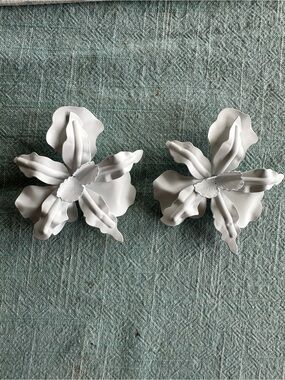 White 3D Floral Large Statement Earrings - Women's Accessories